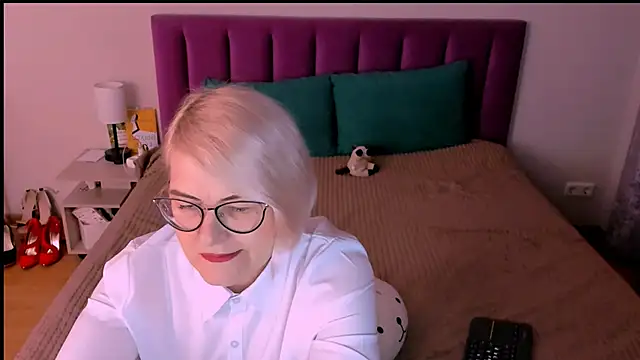 Snapshot of sabrinamacmarren chatting on October 27, 3:38 pm sabrinamacmarren online show from October 27, 3:38 pm