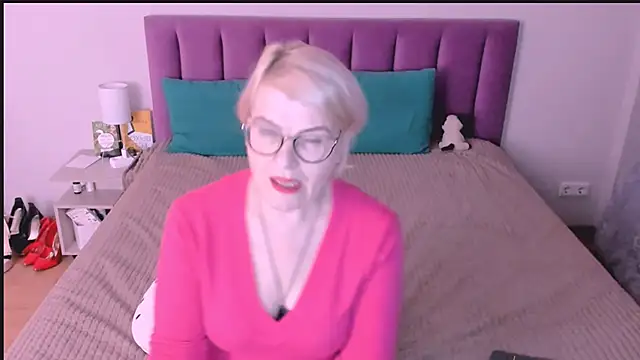 Snapshot of sabrinamacmarren chatting on November 1, 3:03 pm sabrinamacmarren online show from November 1, 3:03 pm