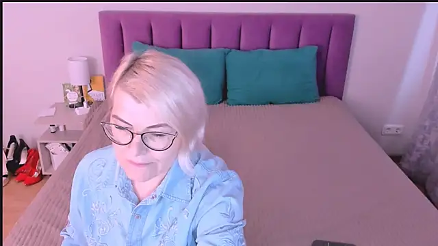 Snapshot of sabrinamacmarren chatting on November 2, 1:13 pm sabrinamacmarren online show from November 2, 1:13 pm