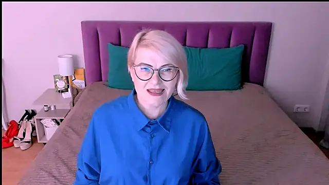 Snapshot of sabrinamacmarren chatting on November 3, 3:24 pm sabrinamacmarren online show from November 3, 3:24 pm