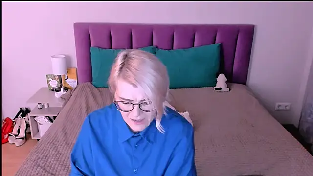 Snapshot of sabrinamacmarren chatting on November 6, 3:13 pm sabrinamacmarren online show from November 6, 3:13 pm