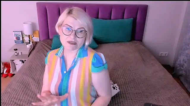 Snapshot of sabrinamacmarren chatting on November 12, 1:55 pm sabrinamacmarren online show from November 12, 1:55 pm