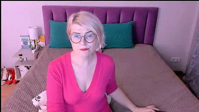 Snapshot of sabrinamacmarren chatting on November 13, 3:22 pm sabrinamacmarren online show from November 13, 3:22 pm