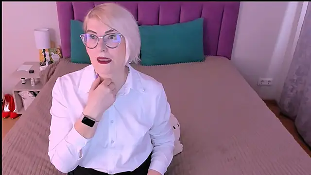 Snapshot of sabrinamacmarren chatting on November 18, 7:57 am sabrinamacmarren online show from November 18, 7:57 am