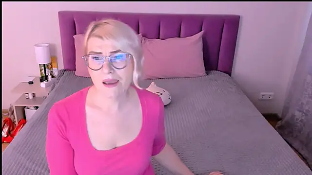 Snapshot of sabrinamacmarren chatting on November 19, 6:35 am sabrinamacmarren online show from November 19, 6:35 am