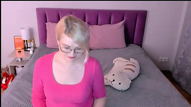 Snapshot of sabrinamacmarren chatting on November 19, 6:41 pm sabrinamacmarren online show from November 19, 6:41 pm