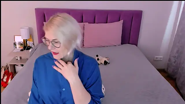 Snapshot of sabrinamacmarren chatting on November 21, 9:52 am sabrinamacmarren online show from November 21, 9:52 am