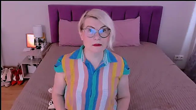 Snapshot of sabrinamacmarren chatting on November 24, 9:53 am sabrinamacmarren online show from November 24, 9:53 am