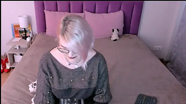 Snapshot of sabrinamacmarren chatting on November 25, 12:49 pm sabrinamacmarren online show from November 25, 12:49 pm