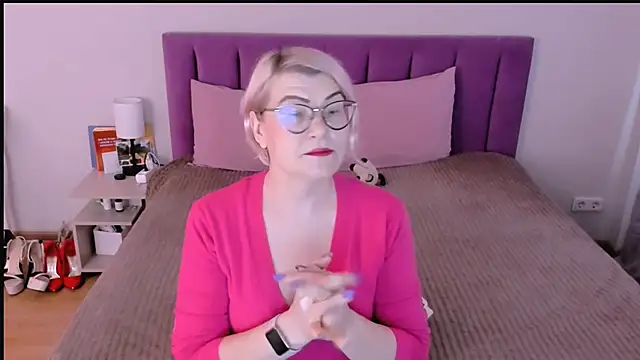 Snapshot of sabrinamacmarren chatting on November 28, 7:55 am sabrinamacmarren online show from November 28, 7:55 am