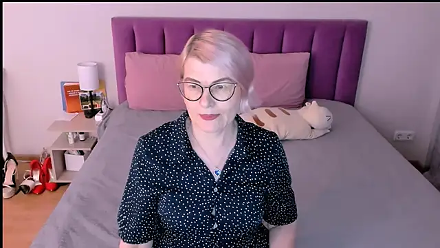 Snapshot of sabrinamacmarren chatting on November 30, 1:04 pm sabrinamacmarren online show from November 30, 1:04 pm