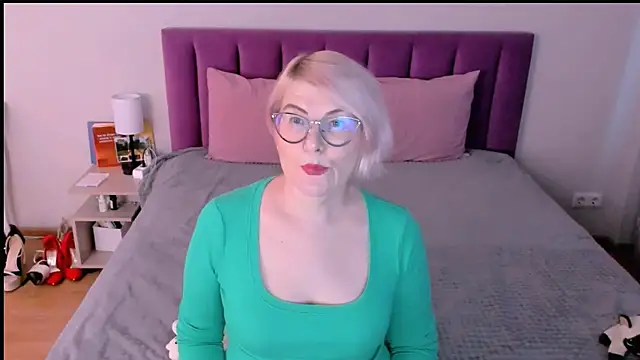 Snapshot of sabrinamacmarren chatting on December 1, 7:35 am sabrinamacmarren online show from December 1, 7:35 am