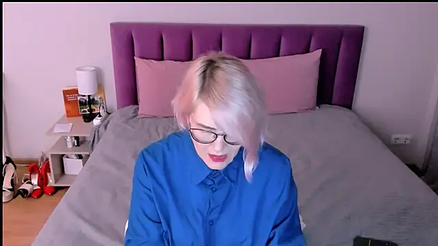 Snapshot of sabrinamacmarren chatting on December 2, 1:39 pm sabrinamacmarren online show from December 2, 1:39 pm