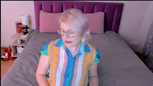 Snapshot of sabrinamacmarren chatting on December 4, 7:06 am sabrinamacmarren online show from December 4, 7:06 am