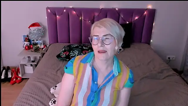 sabrinamacmarren online show from January 5, 5:27 pm