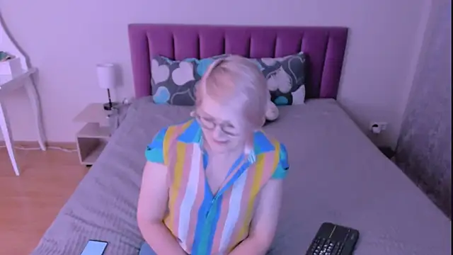 sabrinamacmarren online show from February 19, 4:58 pm