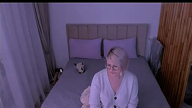 sabrinamacmarren online show from March 29, 8:31 pm