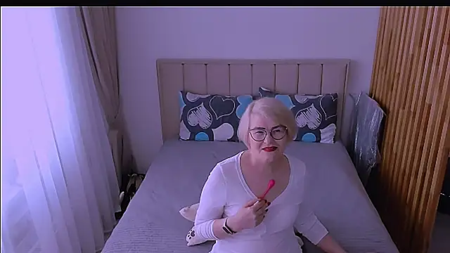 sabrinamacmarren online show from April 12, 10:42 am