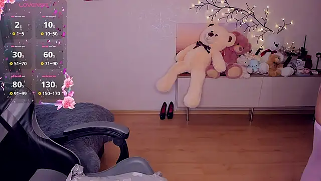 Snapshot of MiaSilkX chatting on December 4, 10:46 am MiaSilkX online show from December 4, 10:46 am