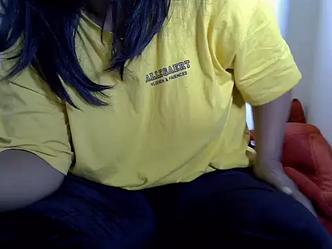Snapshot of Artinah22 chatting on June 8, 8:37 am Artinah22 online show from June 8, 8:37 am