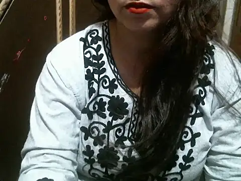Snapshot of UrsMansi chatting on May 29, 10:52 pm UrsMansi online show from May 29, 10:52 pm