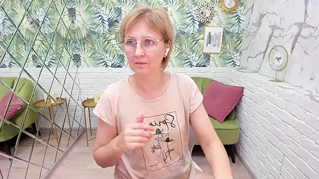 Paris Cherry online show from November 5, 8:31 pm