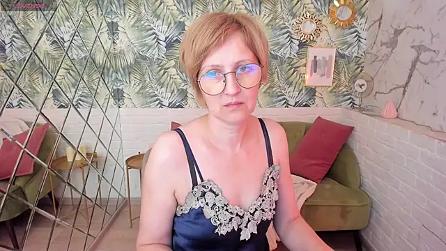Snapshot of Paris_Cherry chatting on May 31, 6:04 pm Paris Cherry online show from May 31, 6:04 pm