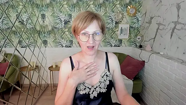 Snapshot of Paris_Cherry chatting on June 19, 6:12 pm Paris Cherry online show from June 19, 6:12 pm