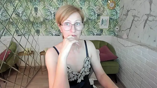 Snapshot of Paris_Cherry chatting on June 28, 6:03 pm Paris Cherry online show from June 28, 6:03 pm