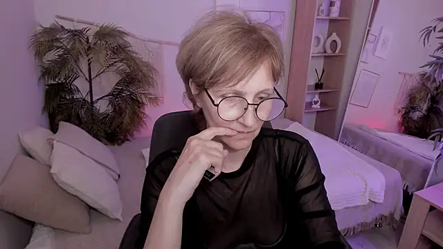 Snapshot of Paris_Cherry chatting on July 9, 6:45 pm Paris Cherry online show from July 9, 6:45 pm