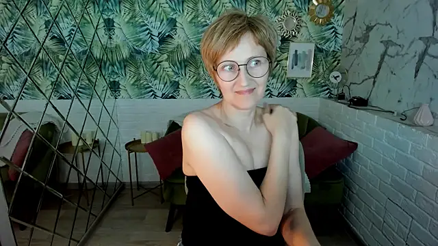 Snapshot of Paris_Cherry chatting on July 30, 6:07 pm Paris Cherry online show from July 30, 6:07 pm