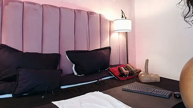 HallyBans online show from March 8, 12:09 pm