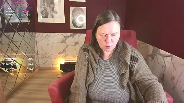 KellyPerfection online show from April 19, 5:45 pm