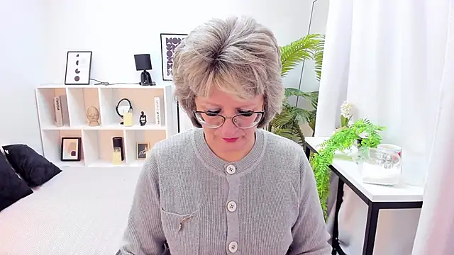 EvelynJoyful online show from November 17, 5:13 am