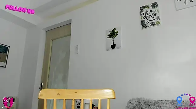 Snapshot of hottycrishina chatting on March 8, 7:27 am hottycrishina online show from March 8, 7:27 am