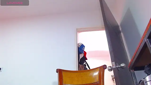 ashelymalefica online show from April 22, 7:26 pm