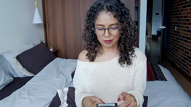 Snapshot of illaroom chatting on December 2, 10:01 pm illaroom online show from December 2, 10:01 pm