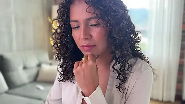 Snapshot of illaroom chatting on December 13, 6:05 pm illaroom online show from December 13, 6:05 pm