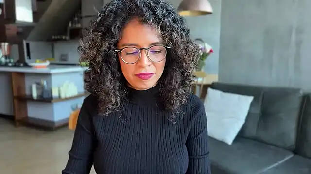 Snapshot of illaroom chatting on February 19, 10:31 pm illaroom online show from February 19, 10:31 pm