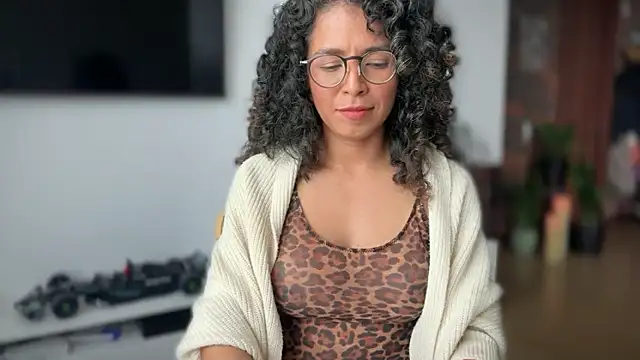 Snapshot of illaroom chatting on October 10, 8:41 pm illaroom online show from October 10, 8:41 pm