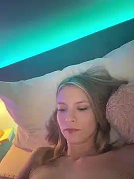 Snapshot of AnastasiaAniess chatting on December 18, 8:57 pm AnastasiaAniess online show from December 18, 8:57 pm