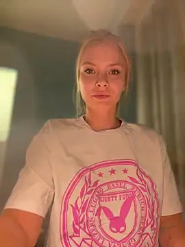 Snapshot of AnastasiaAniess chatting on January 27, 8:39 pm AnastasiaAniess online show from January 27, 8:39 pm