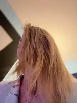 Snapshot of AnastasiaAniess chatting on February 22, 9:37 pm AnastasiaAniess online show from February 22, 9:37 pm