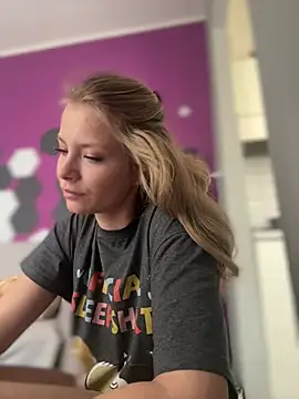 Snapshot of AnastasiaAniess chatting on March 19, 9:28 am AnastasiaAniess online show from March 19, 9:28 am