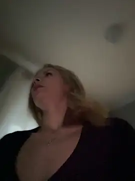 Snapshot of AnastasiaAniess chatting on March 19, 5:39 pm AnastasiaAniess online show from March 19, 5:39 pm