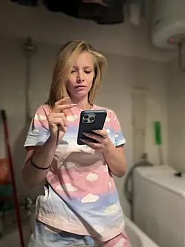 Snapshot of AnastasiaAniess chatting on March 20, 7:04 pm AnastasiaAniess online show from March 20, 7:04 pm