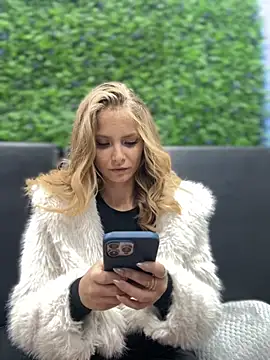 Snapshot of AnastasiaAniess chatting on October 4, 6:28 pm AnastasiaAniess online show from October 4, 6:28 pm