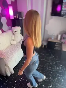 Snapshot of AnastasiaAniess chatting on October 28, 12:52 pm AnastasiaAniess online show from October 28, 12:52 pm