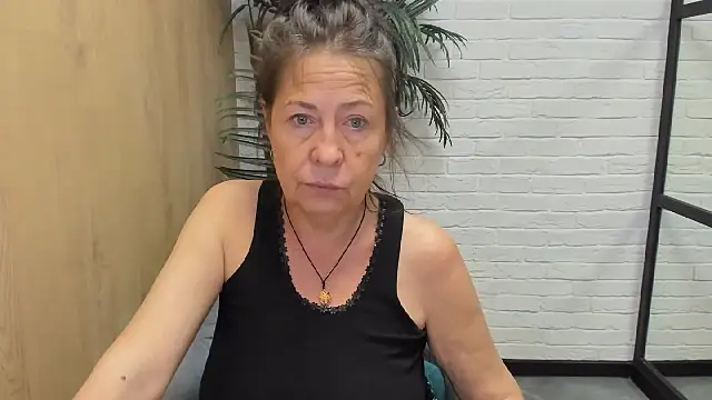 LindaPassionate online show from September 12, 5:18 am