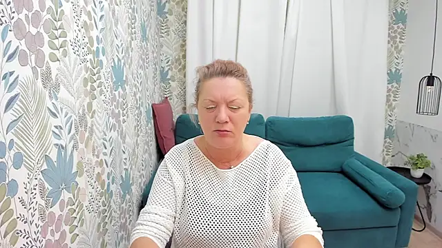 LeaPure online show from December 8, 5:18 am